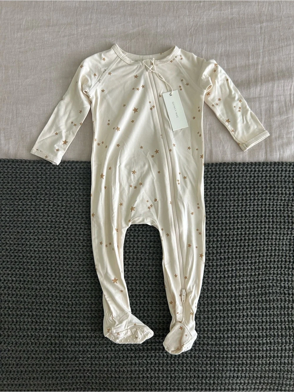 NWT Quincy Mae star print footie pajamas